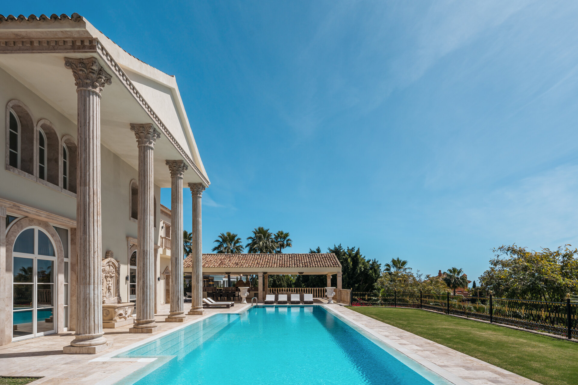 Elegante residencia que fusiona lo clásico y moderno