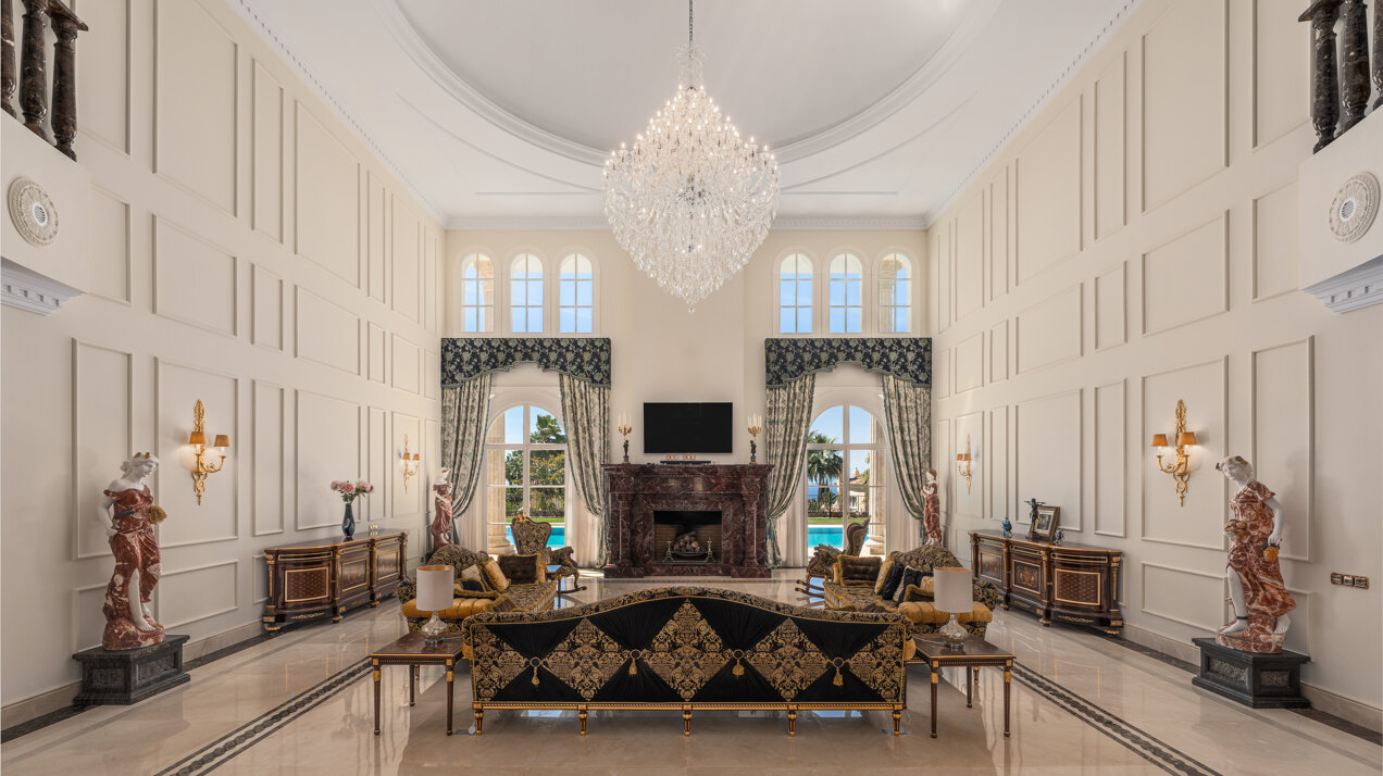 Beautiful residence blends the neoclassical & modern