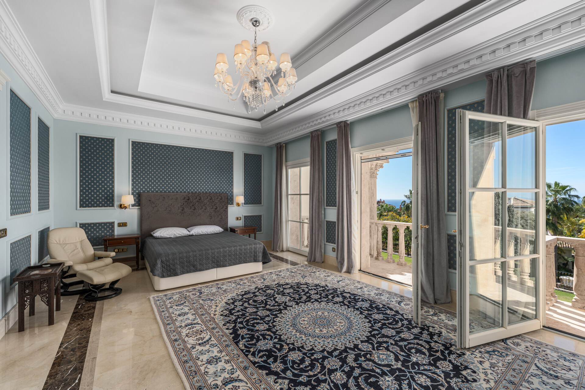 Elegante residencia que fusiona lo clásico y moderno
