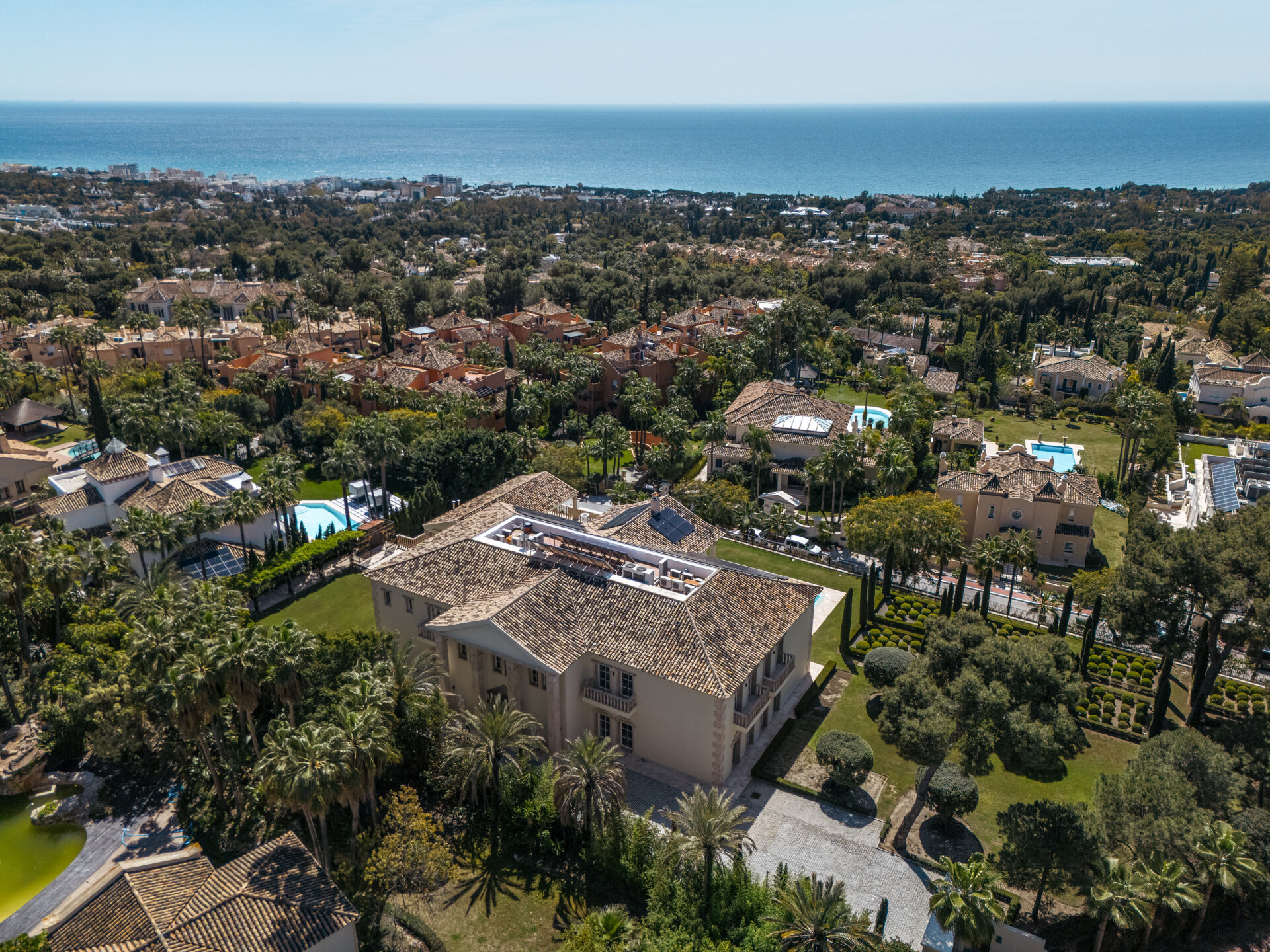 Elegante residencia que fusiona lo clásico y moderno