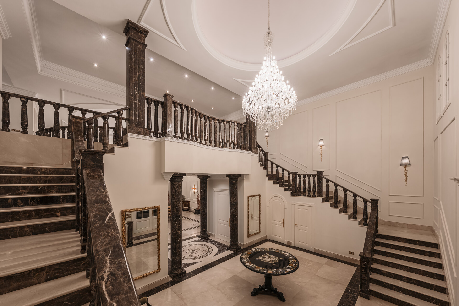 Elegante residencia que fusiona lo clásico y moderno