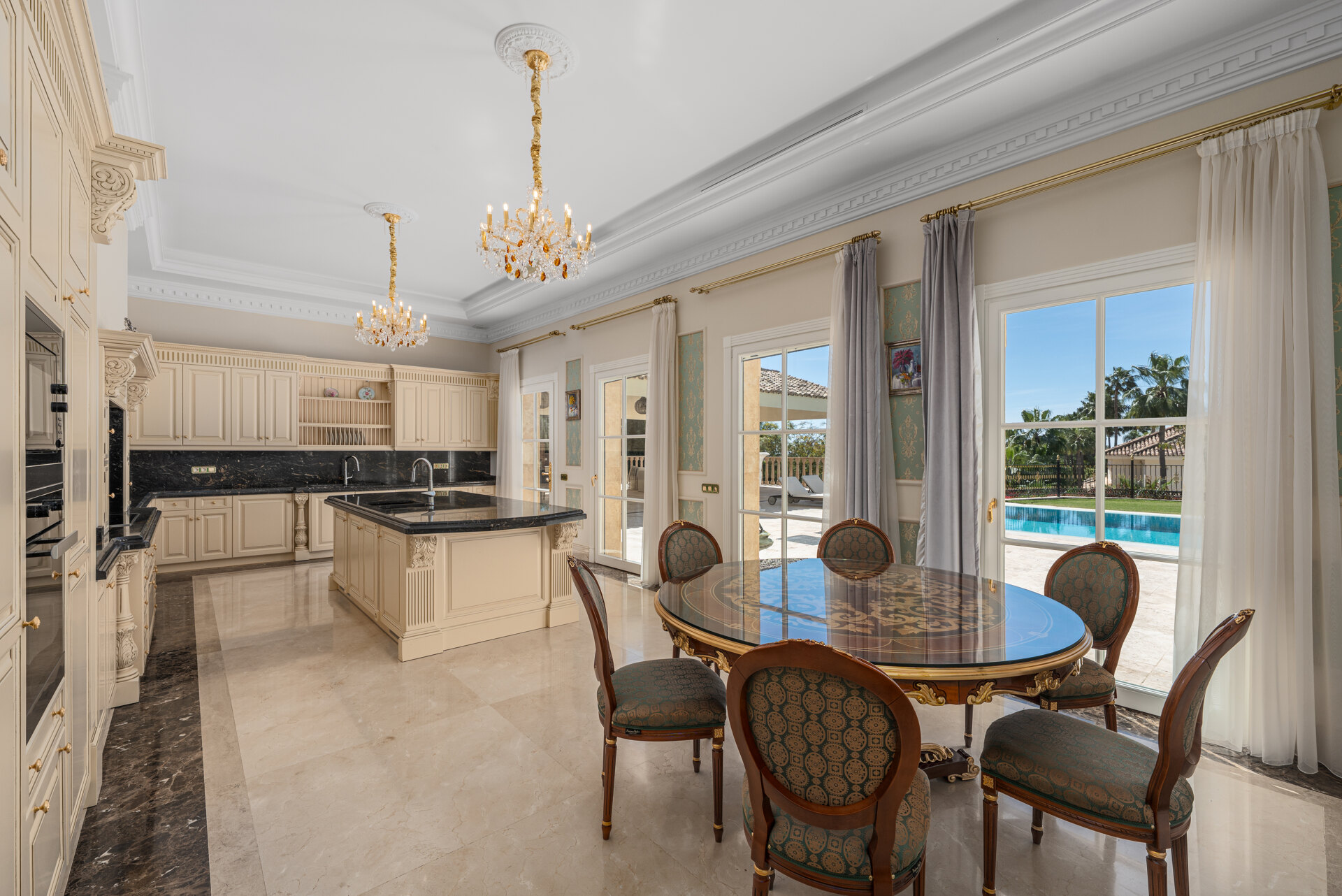Elegante residencia que fusiona lo clásico y moderno