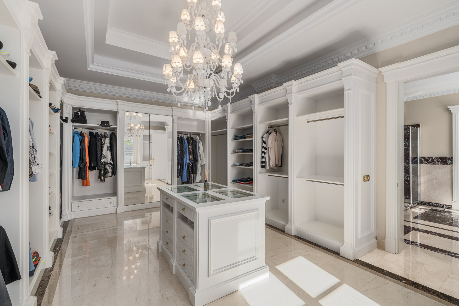 Elegante residencia que fusiona lo clásico y moderno