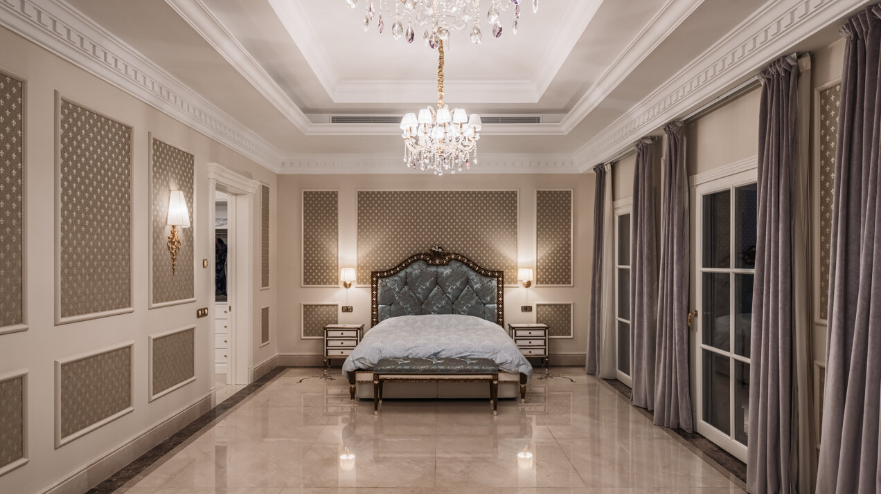 Beautiful residence blends the neoclassical & modern