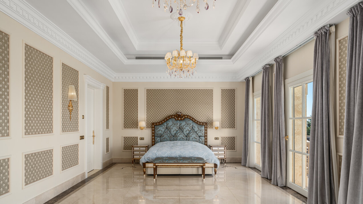 Beautiful residence blends the neoclassical & modern