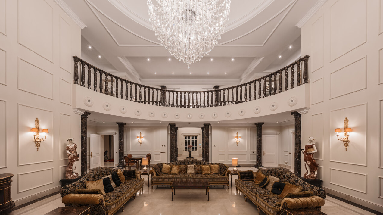 Beautiful residence blends the neoclassical & modern