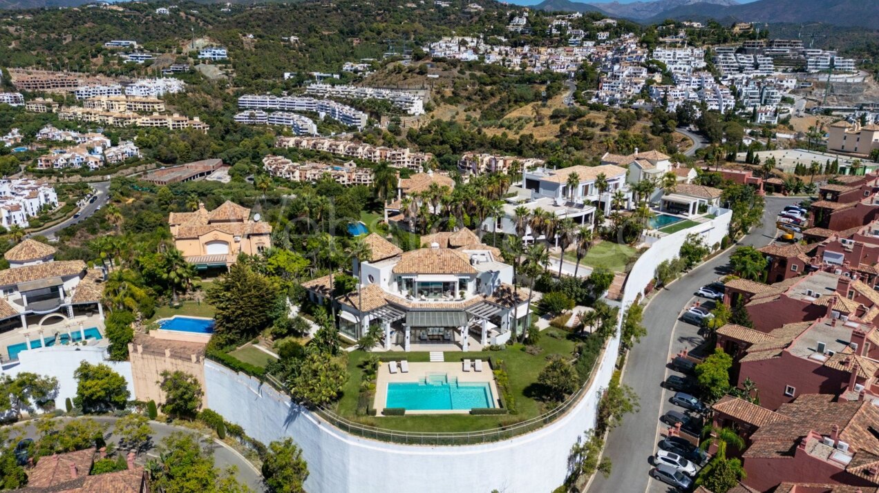 Villa Aguila - Luxury Home in Monte Halcones