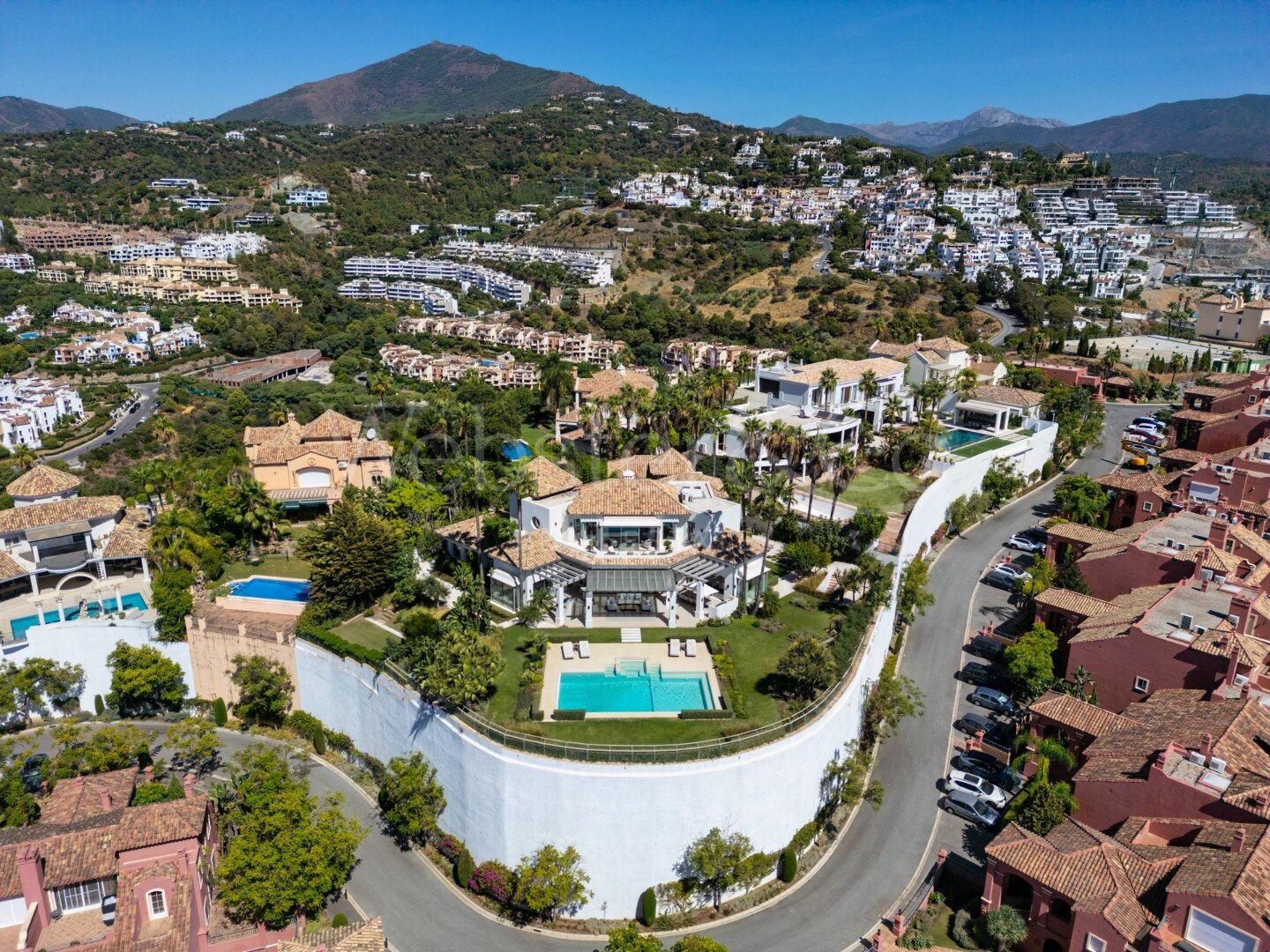Villa Aguila - Luxury Home in Monte Halcones