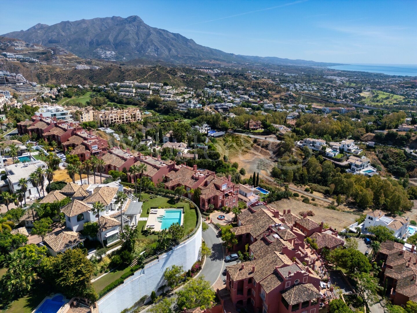 Villa Aguila - Luxury Home in Monte Halcones