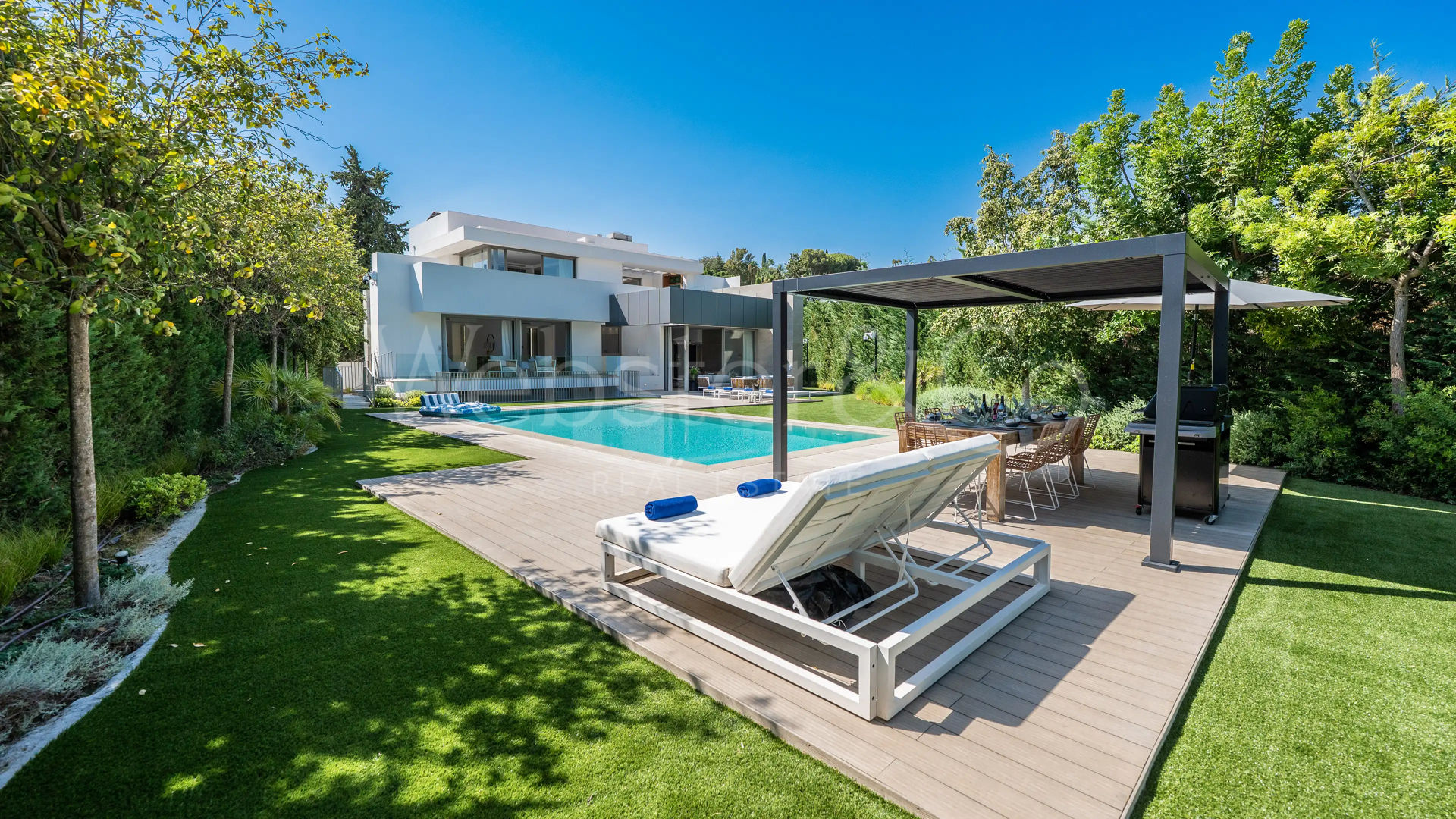Villa Quinn - Luxury Home in El Paraiso