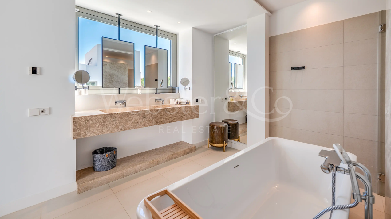 Villa Quinn - Luxury Home in El Paraiso