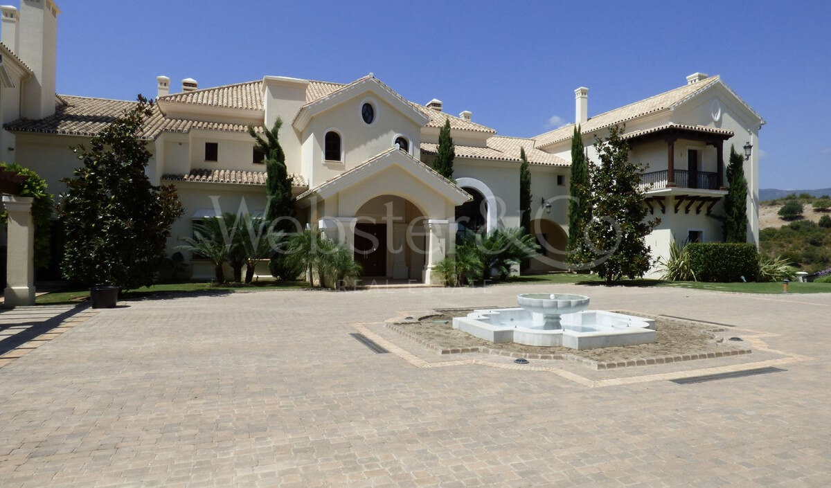Villa Grand - Opulent Home in La Zagaleta
