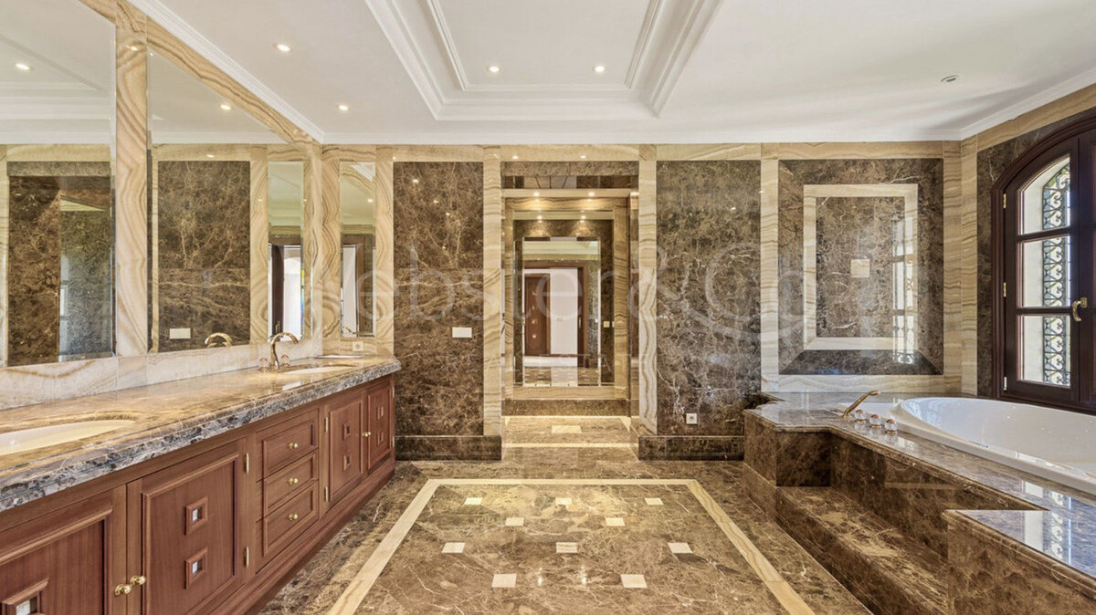 Villa Grand - Opulent Home in La Zagaleta