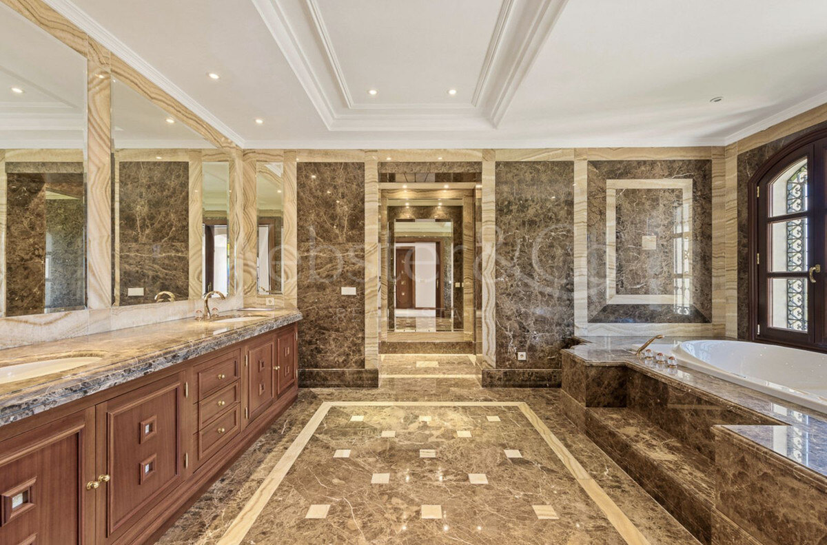 Villa Grand - Opulent Home in La Zagaleta