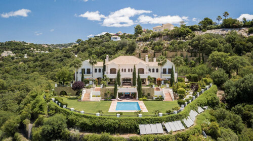 Property Highlights:- Seven bedroom suites- Dual master suites- Mountain panoramas- Modern full kitchen- Private guest wing- Spa and wellness- Heated pool- Smart home system- Independent apartment- Mature landscaped garden