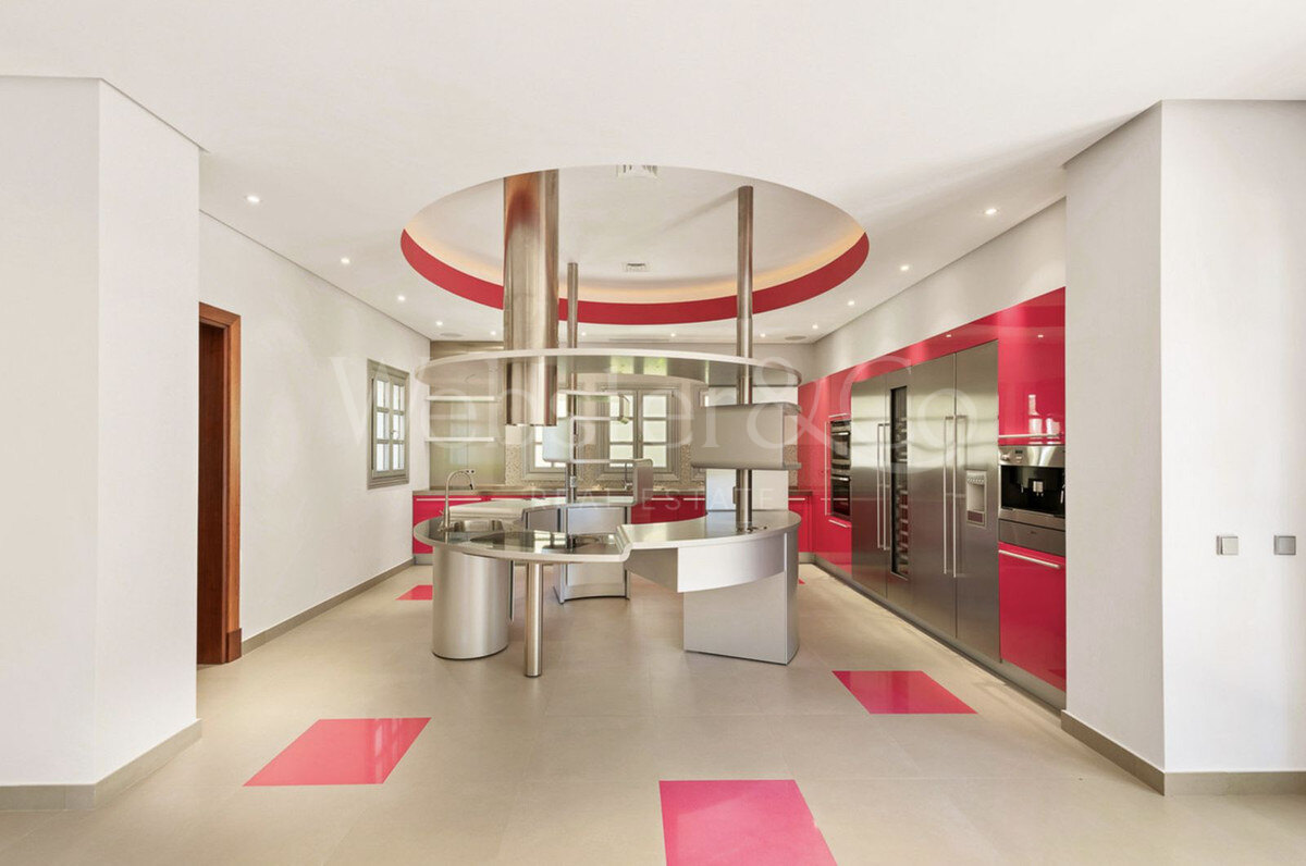 Villa Grand - Opulent Home in La Zagaleta