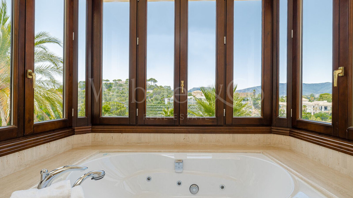 Villa Isla - Frontline Golf in La Zagaleta