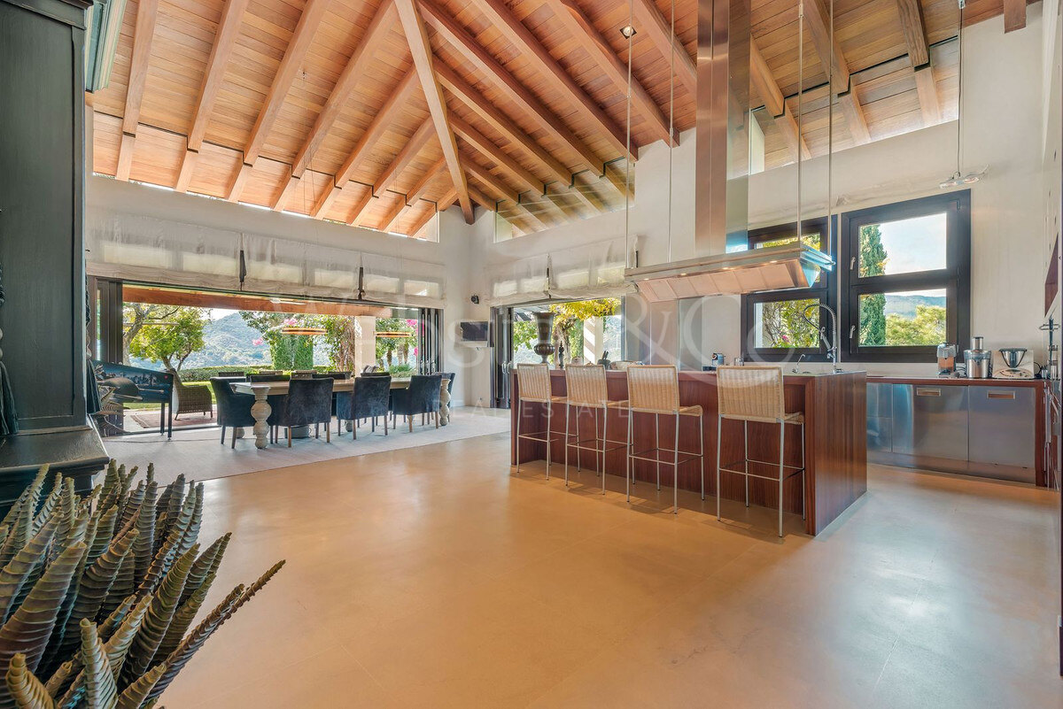 Villa Majestic - Traditional Estate in La Zagaleta