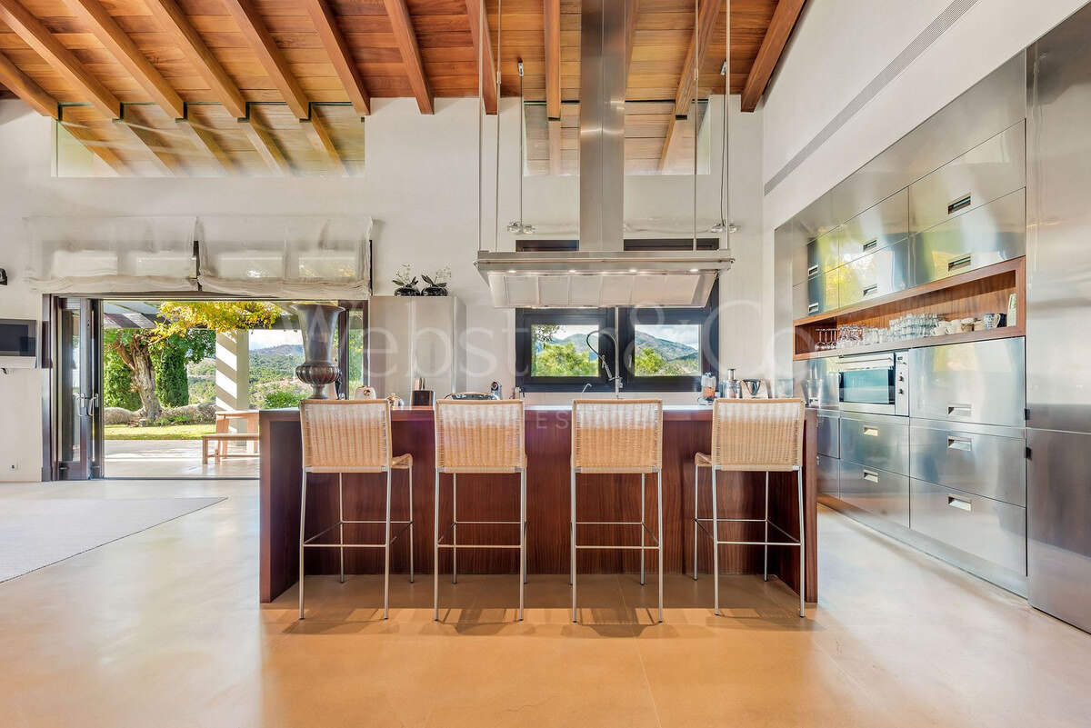 Villa Majestic - Traditional Estate in La Zagaleta