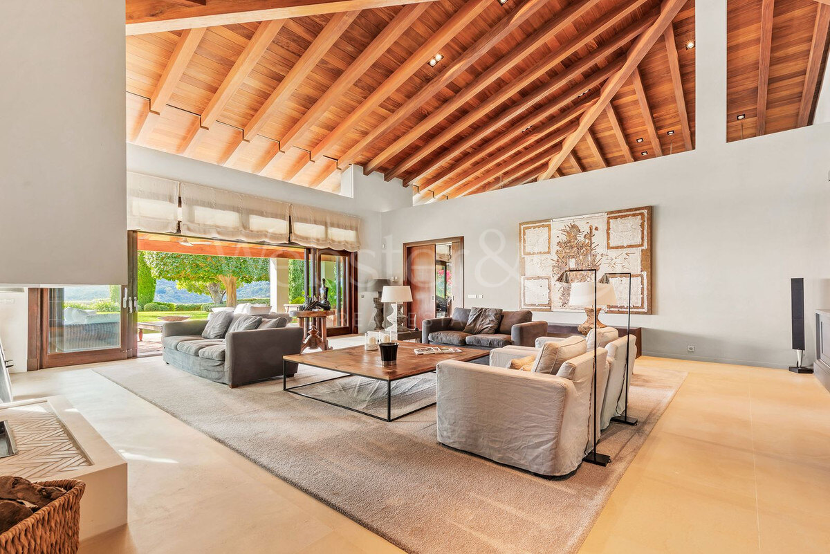 Villa Majestic - Traditional Estate in La Zagaleta