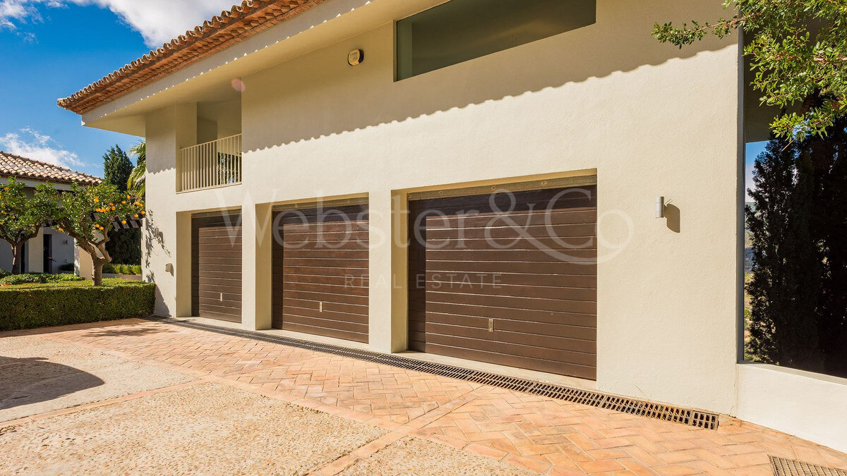 Villa Majestic - Traditional Estate in La Zagaleta