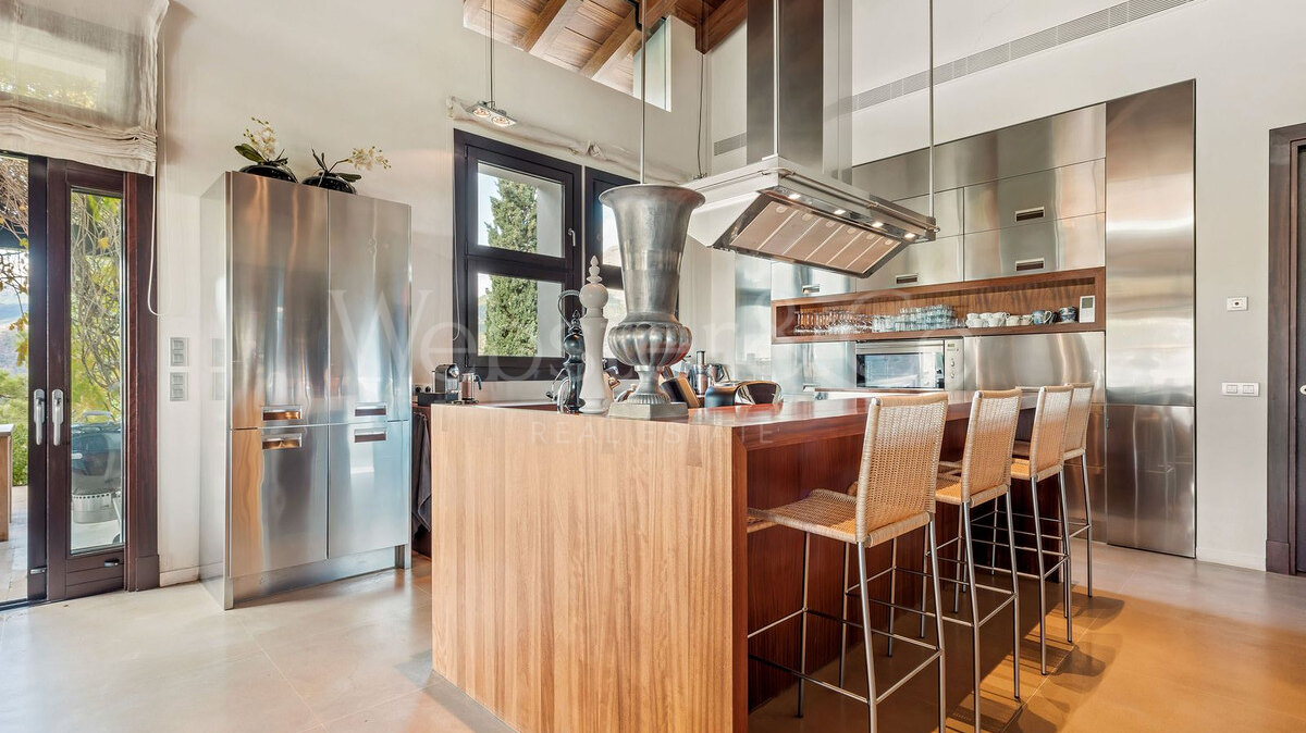 Villa Majestic - Traditional Estate in La Zagaleta