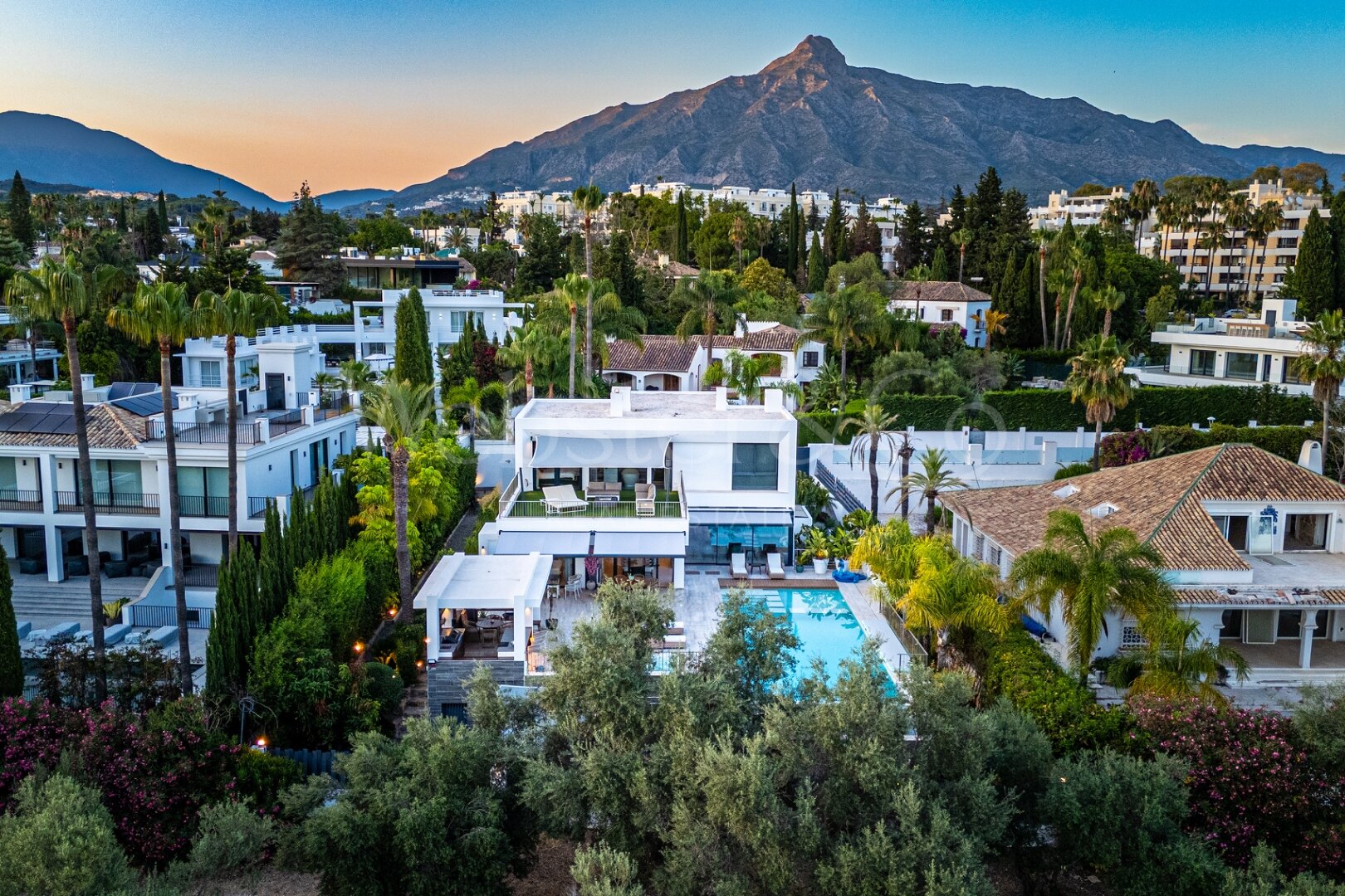 Villa Bond - Utmost Luxury in Nueva Andalucía
