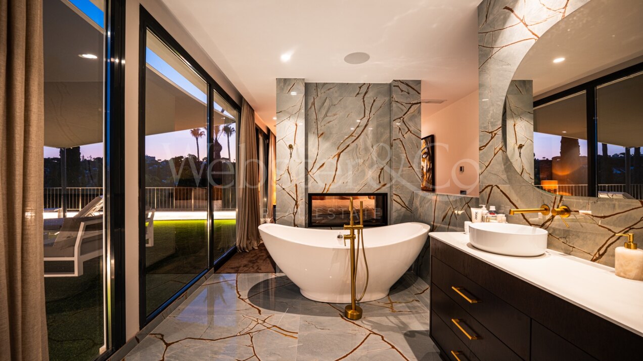 Villa Bond - Utmost Luxury in Nueva Andalucía