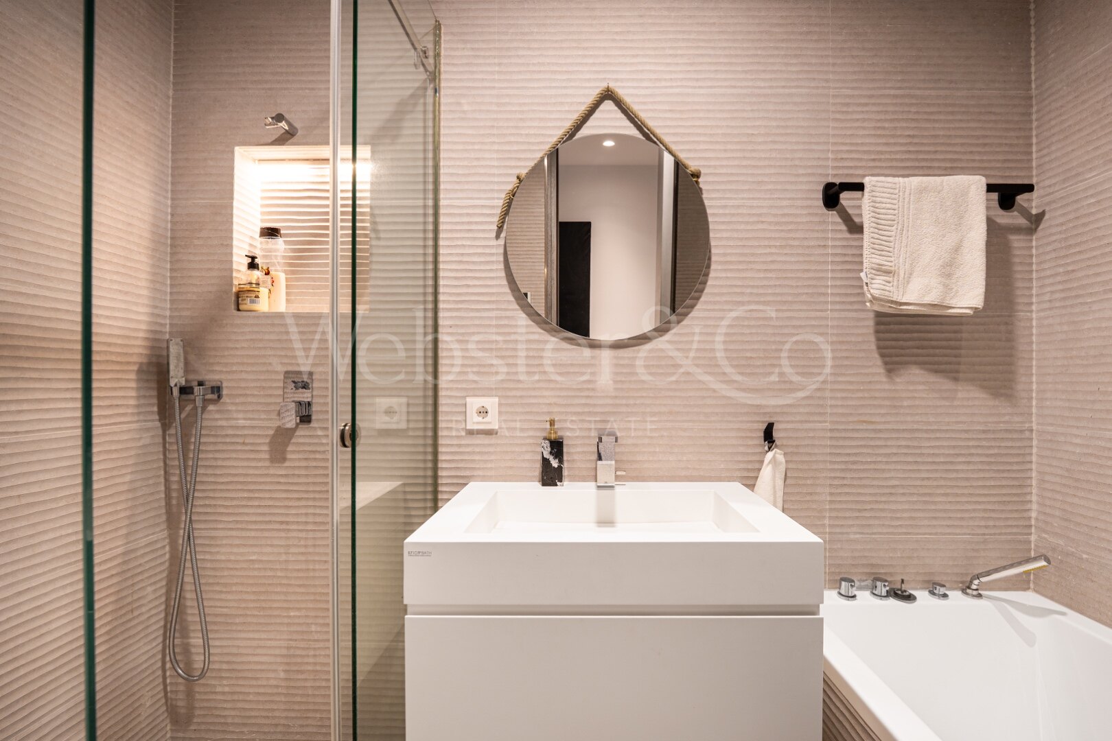 Villa Bond - Utmost Luxury in Nueva Andalucía