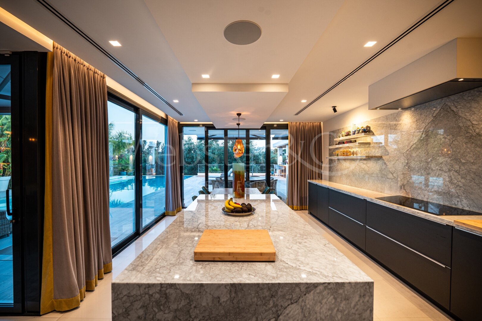 Villa Bond - Utmost Luxury in Nueva Andalucía