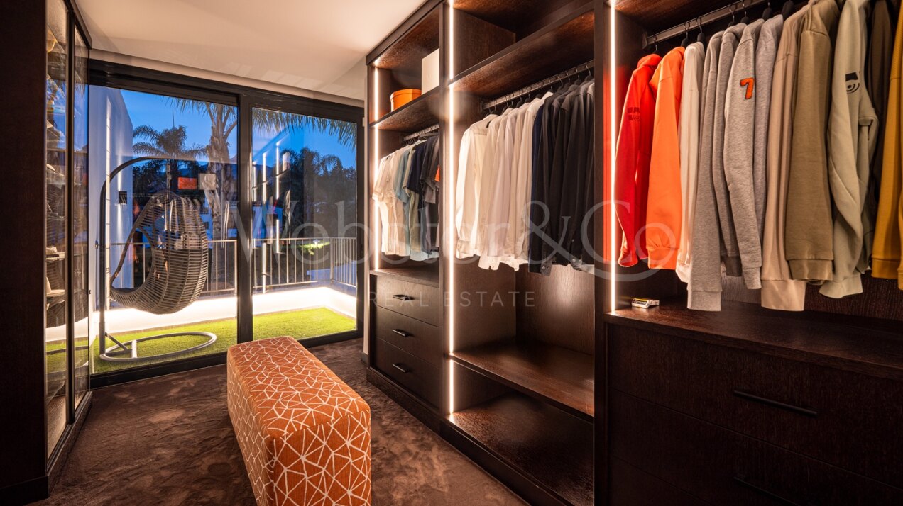 Villa Bond - Utmost Luxury in Nueva Andalucía