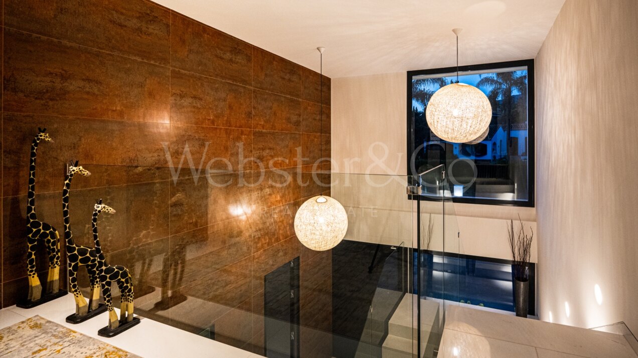 Villa Bond - Utmost Luxury in Nueva Andalucía