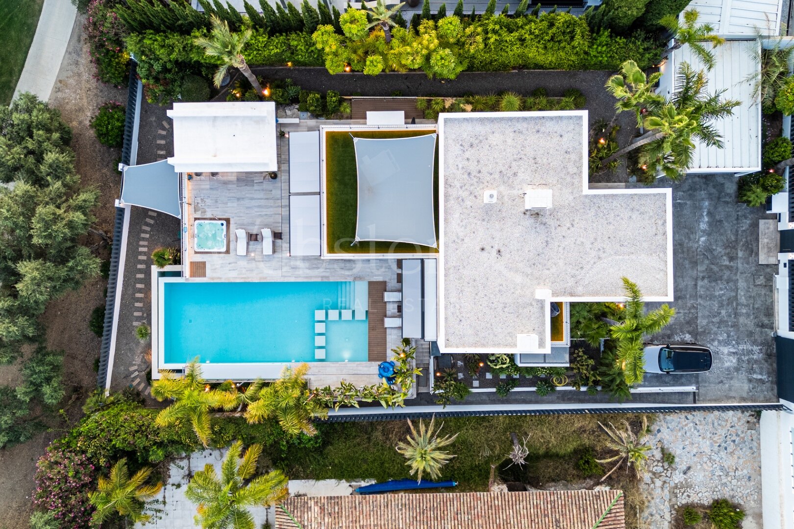 Villa Bond - Utmost Luxury in Nueva Andalucía