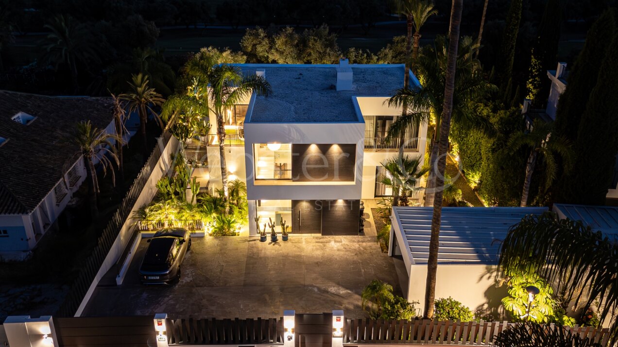 Villa Bond - Utmost Luxury in Nueva Andalucía