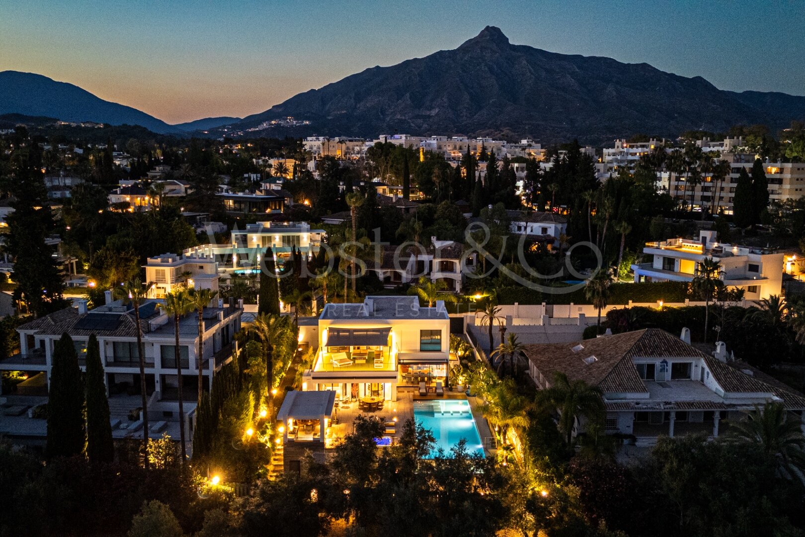 Villa Bond - Utmost Luxury in Nueva Andalucía