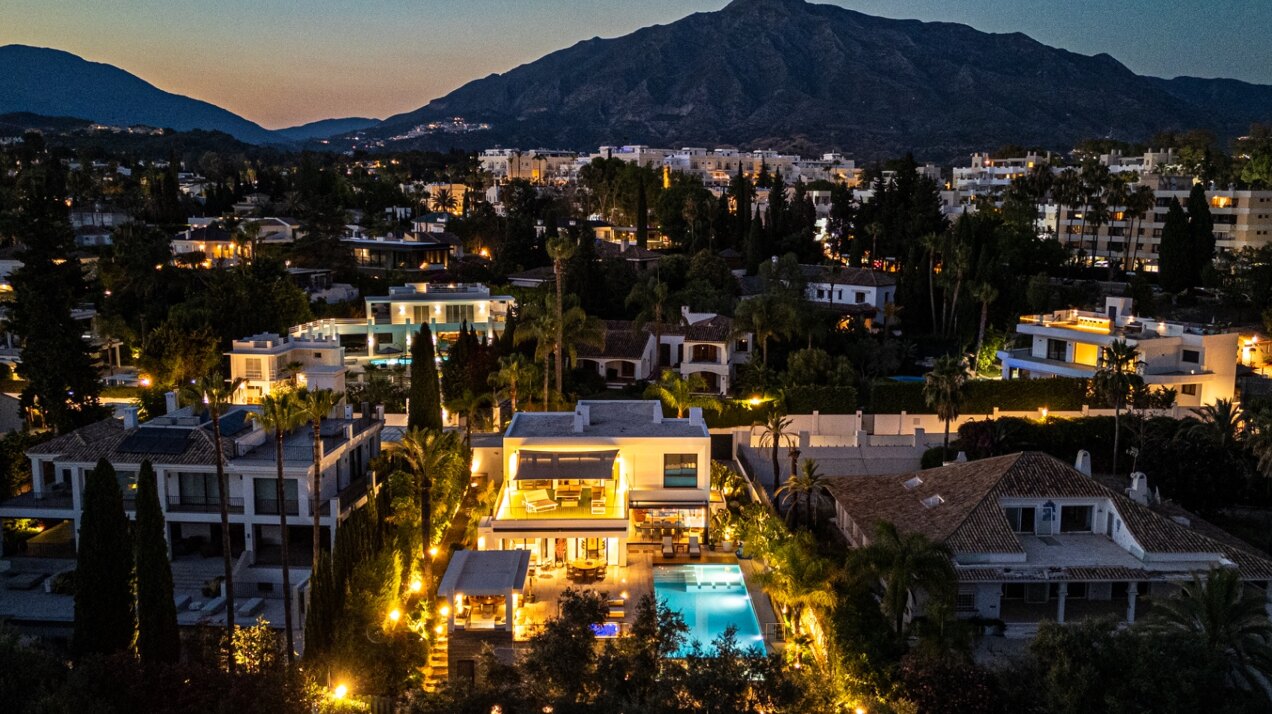 Villa Bond - Utmost Luxury in Nueva Andalucía
