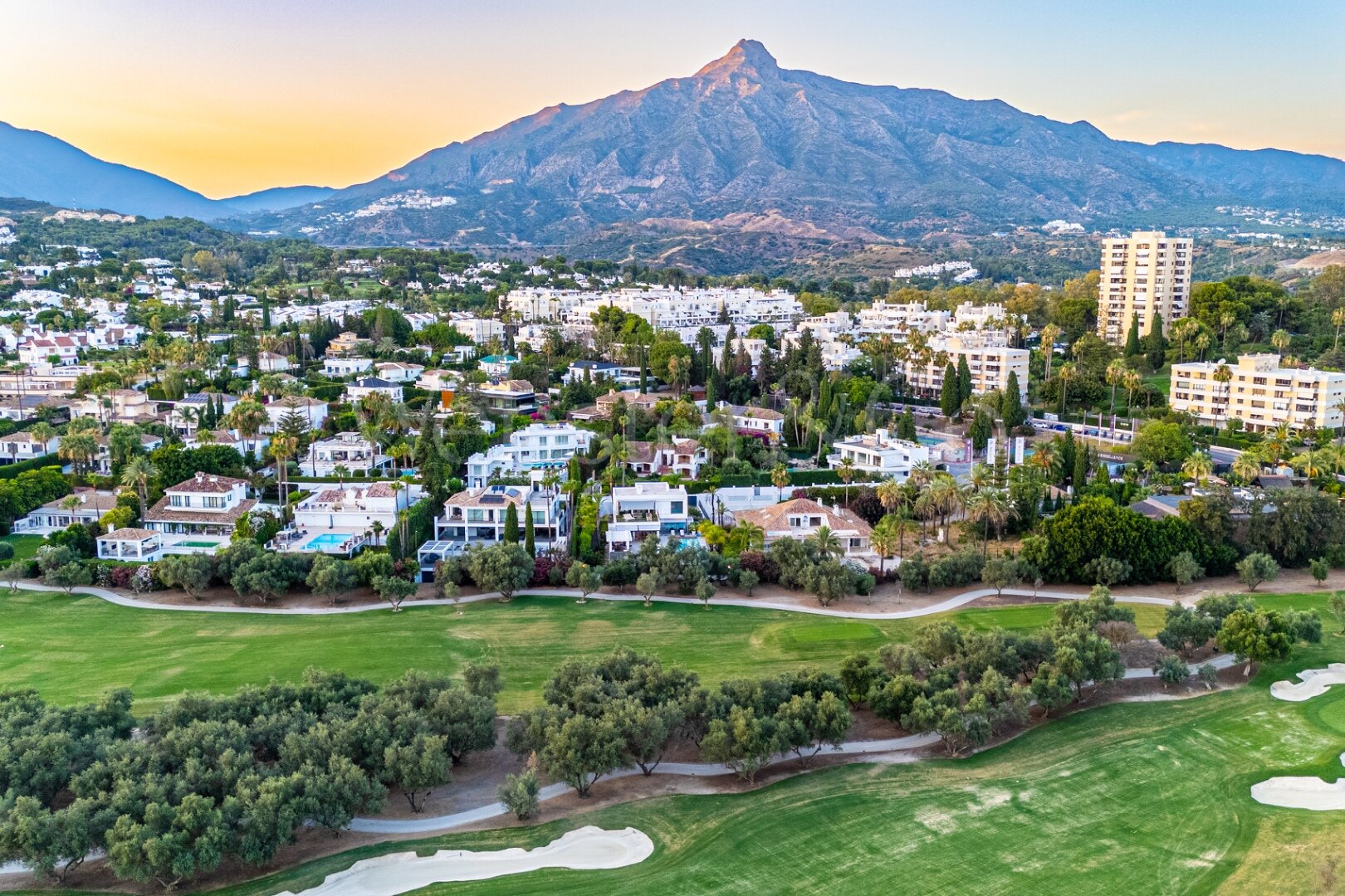 Villa Bond - Utmost Luxury in Nueva Andalucía