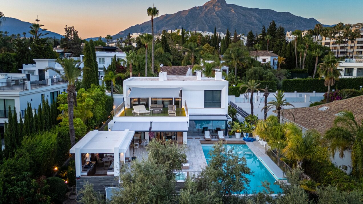 Villa Bond - Utmost Luxury in Nueva Andalucía