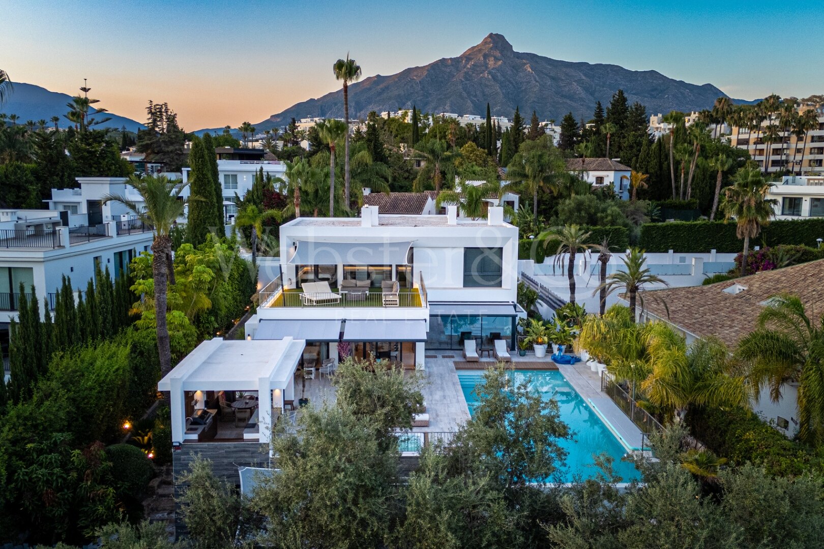 Villa Bond - Utmost Luxury in Nueva Andalucía