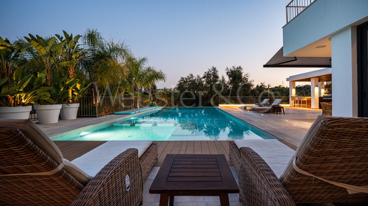 Villa Bond - Utmost Luxury in Nueva Andalucía