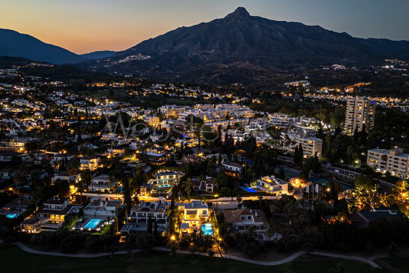 Villa Bond - Utmost Luxury in Nueva Andalucía