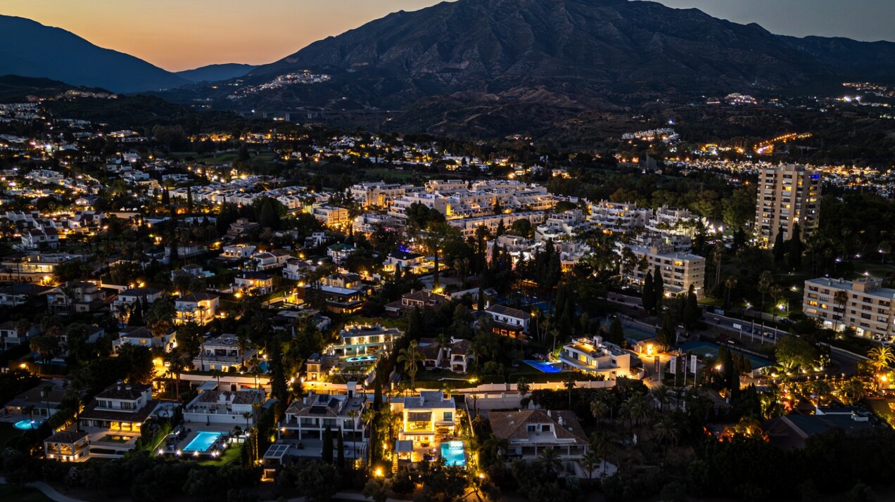 Villa Bond - Utmost Luxury in Nueva Andalucía