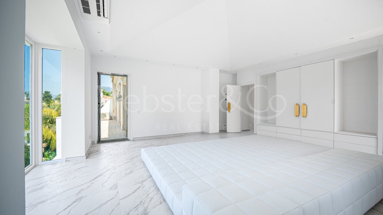 Villa Roma - Classical Elegance in Los Monteros