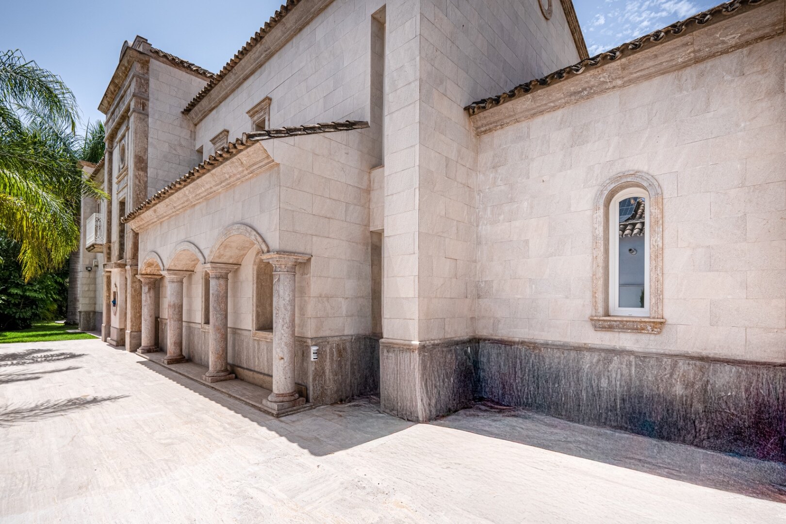 Una obra maestra junto al mar de arte, arquitectura y lujo