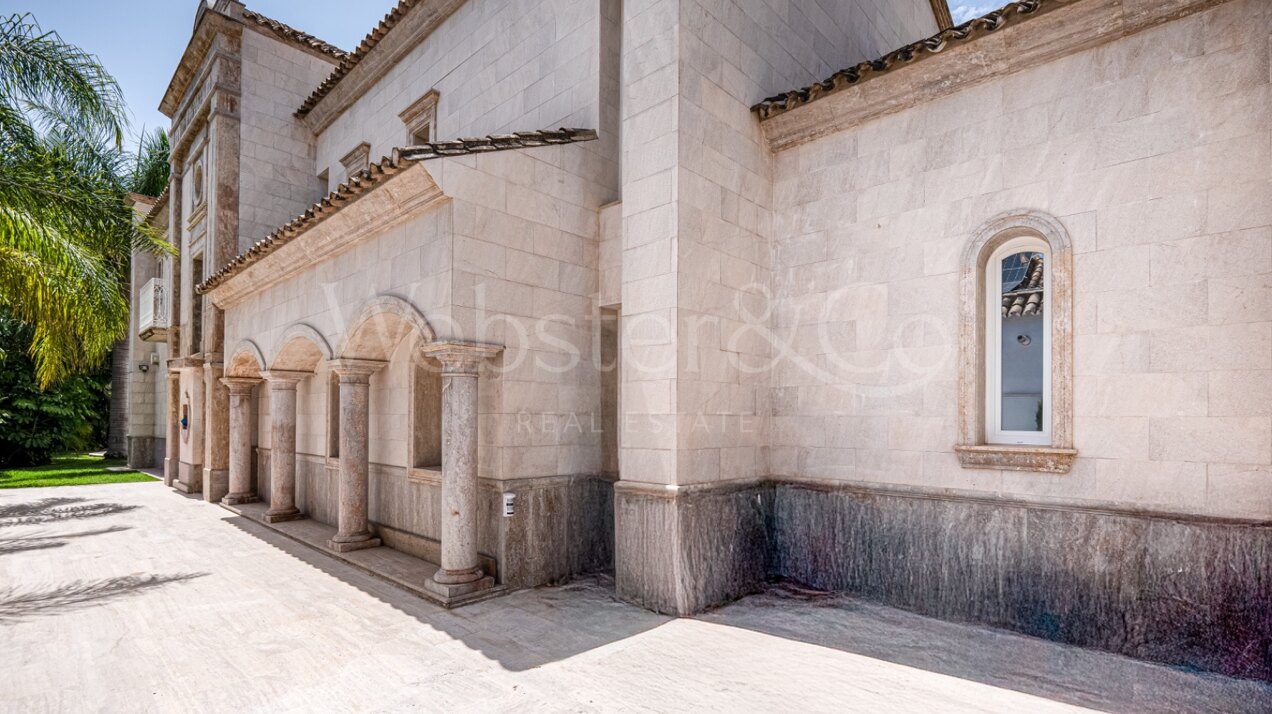 Villa Roma - Classical Elegance in Los Monteros