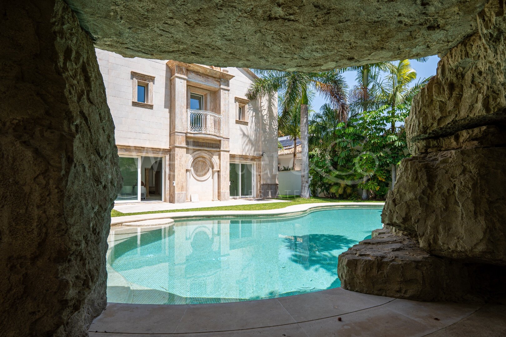 Villa Roma - Classical Elegance in Los Monteros