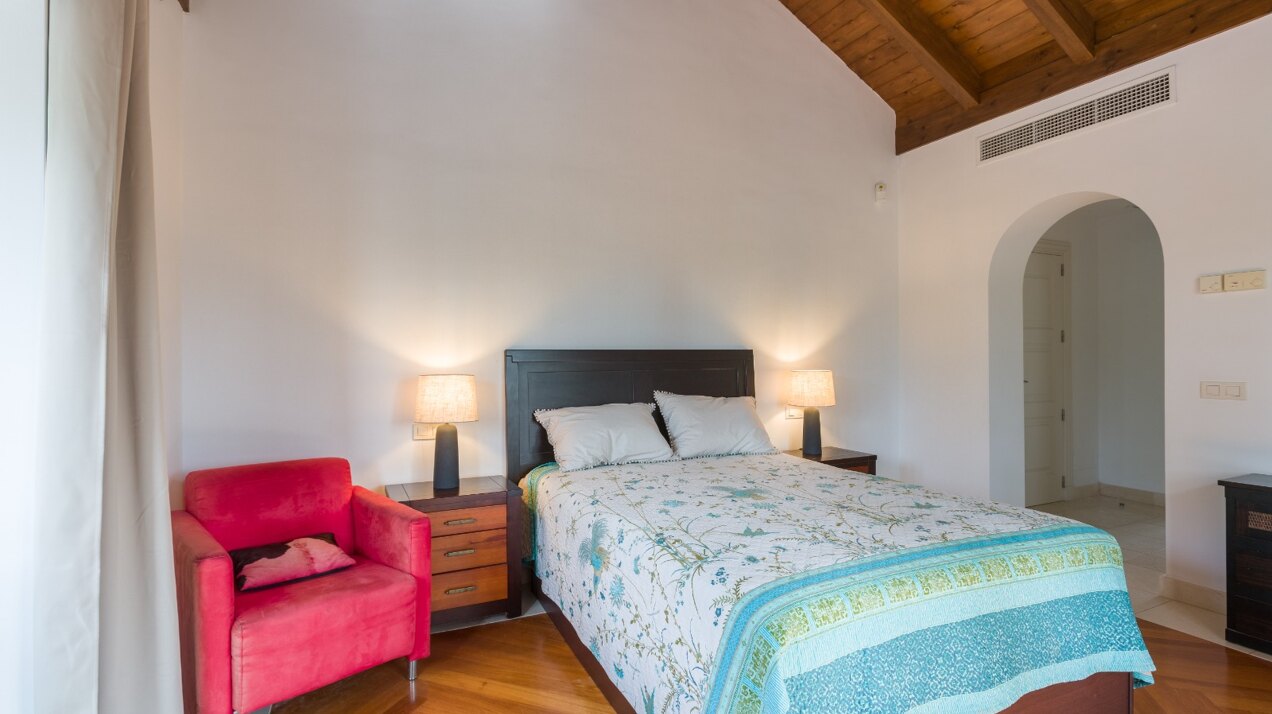 Elegant and refined, this 6 bed villa offers unparalleled luxury together with peace and privacy