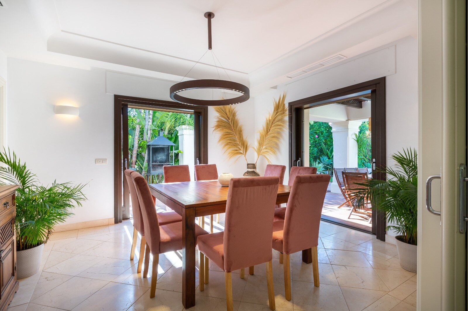 Elegant and refined, this 6 bed villa offers unparalleled luxury together with peace and privacy