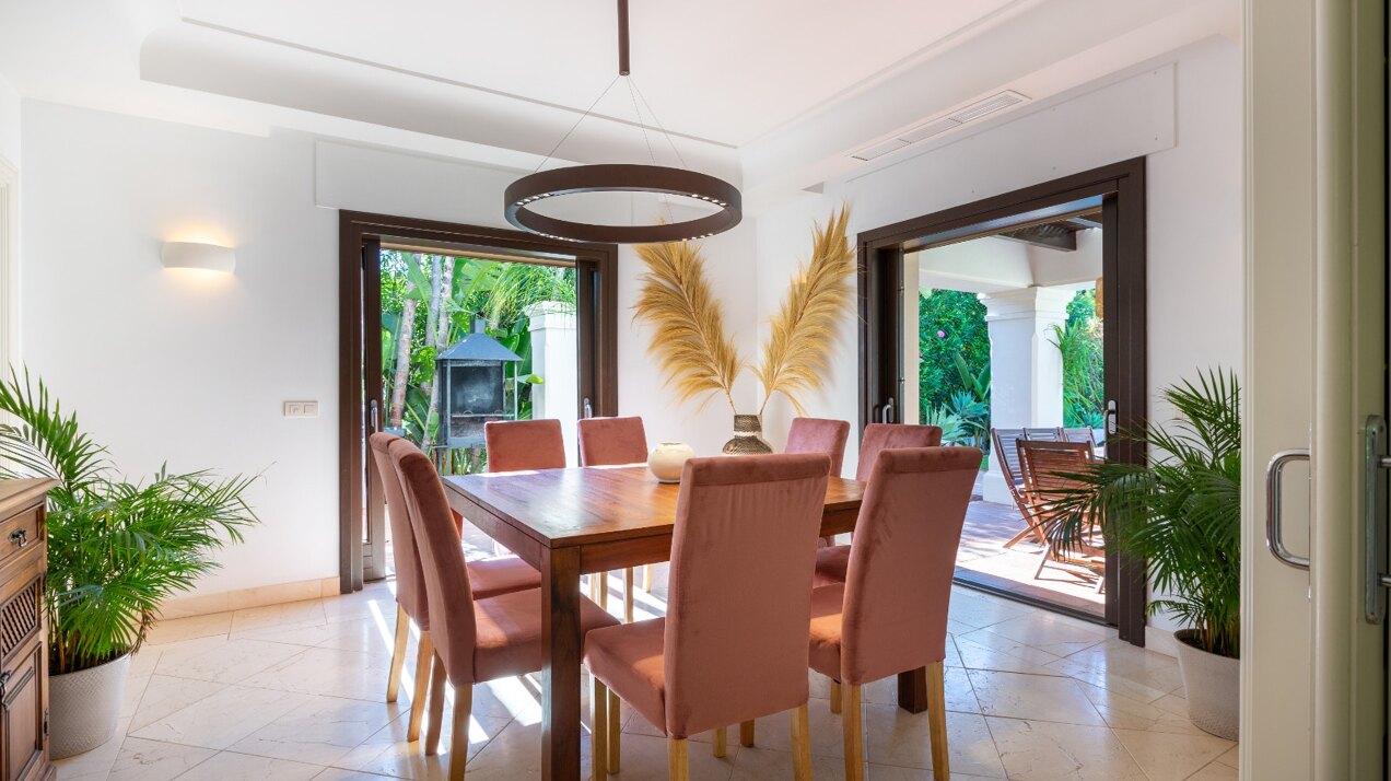 Elegant and refined, this 6 bed villa offers unparalleled luxury together with peace and privacy