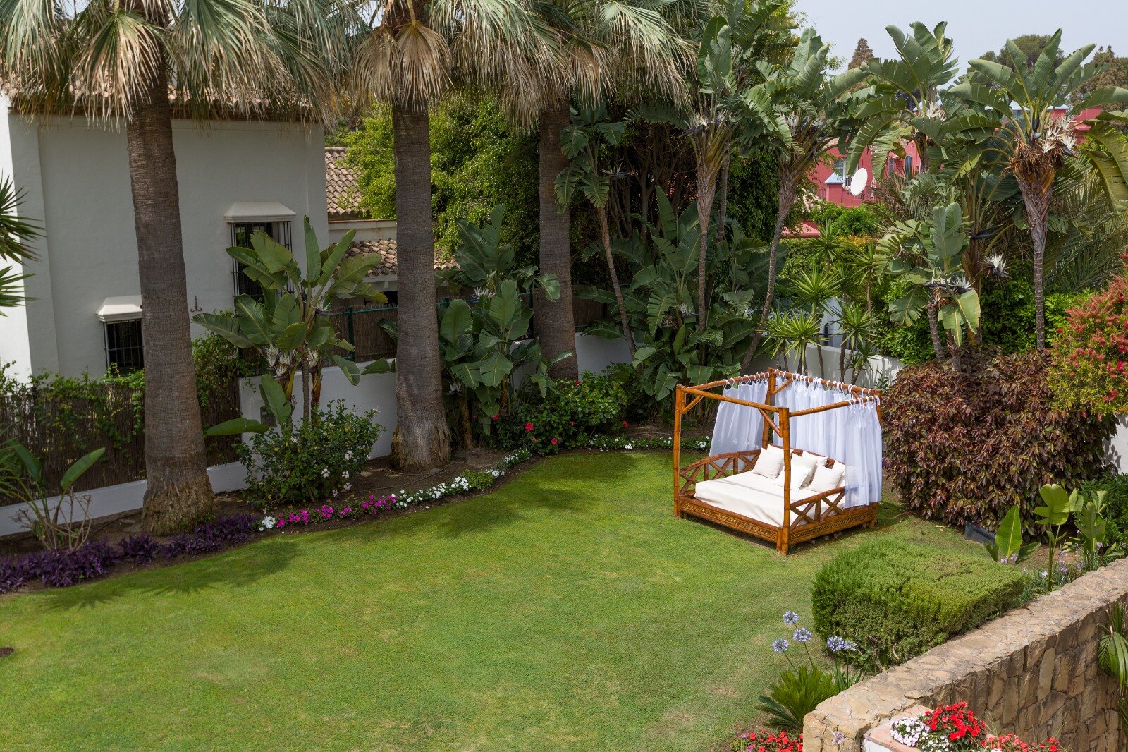 Elegant and refined, this 6 bed villa offers unparalleled luxury together with peace and privacy